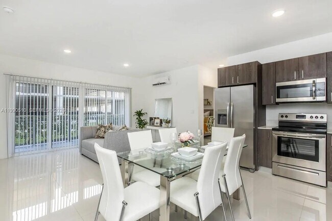 Building Photo - 25850 SW 140th Ct