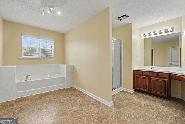 Building Photo - 348 Darbys Run Ct