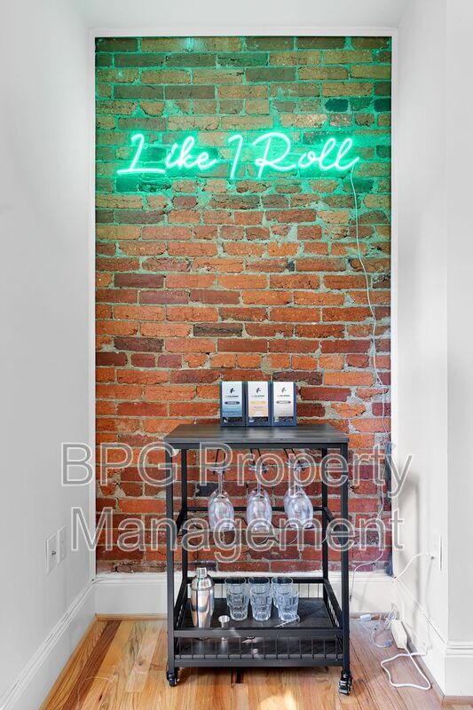 Building Photo - 1037 5th St NE