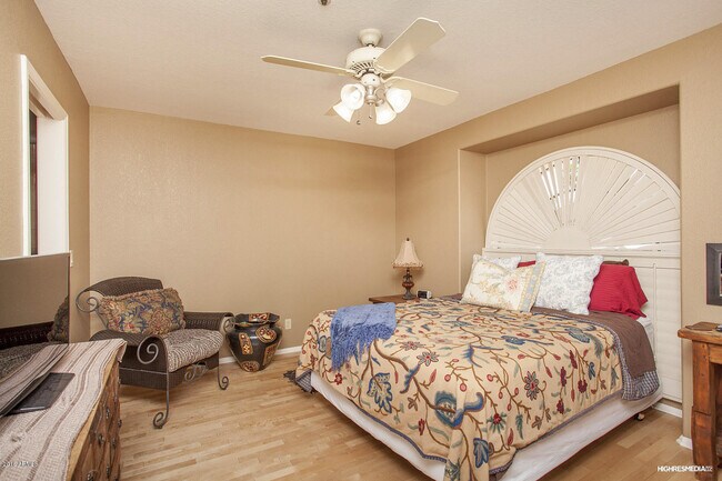 Building Photo - 10860 E San Salvador Dr