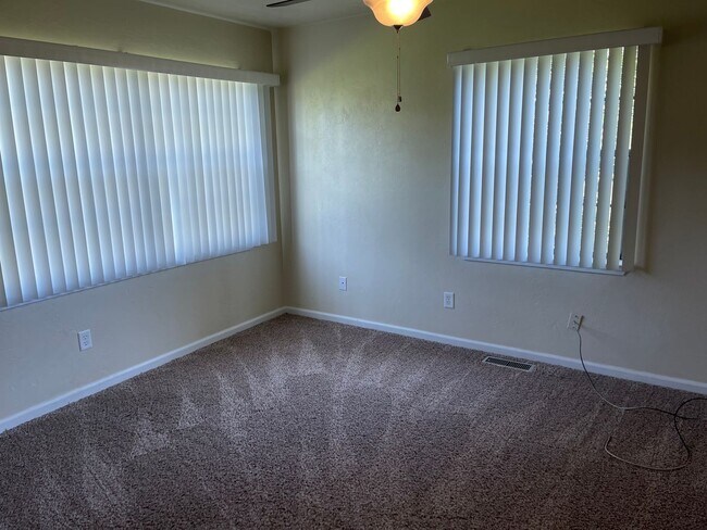 Building Photo - PORTLAND TOWNHOMES