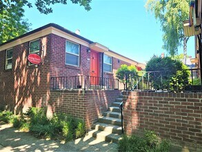 Building Photo - Lovely 1 Bed, 1 Bath at Irving Court Apartments