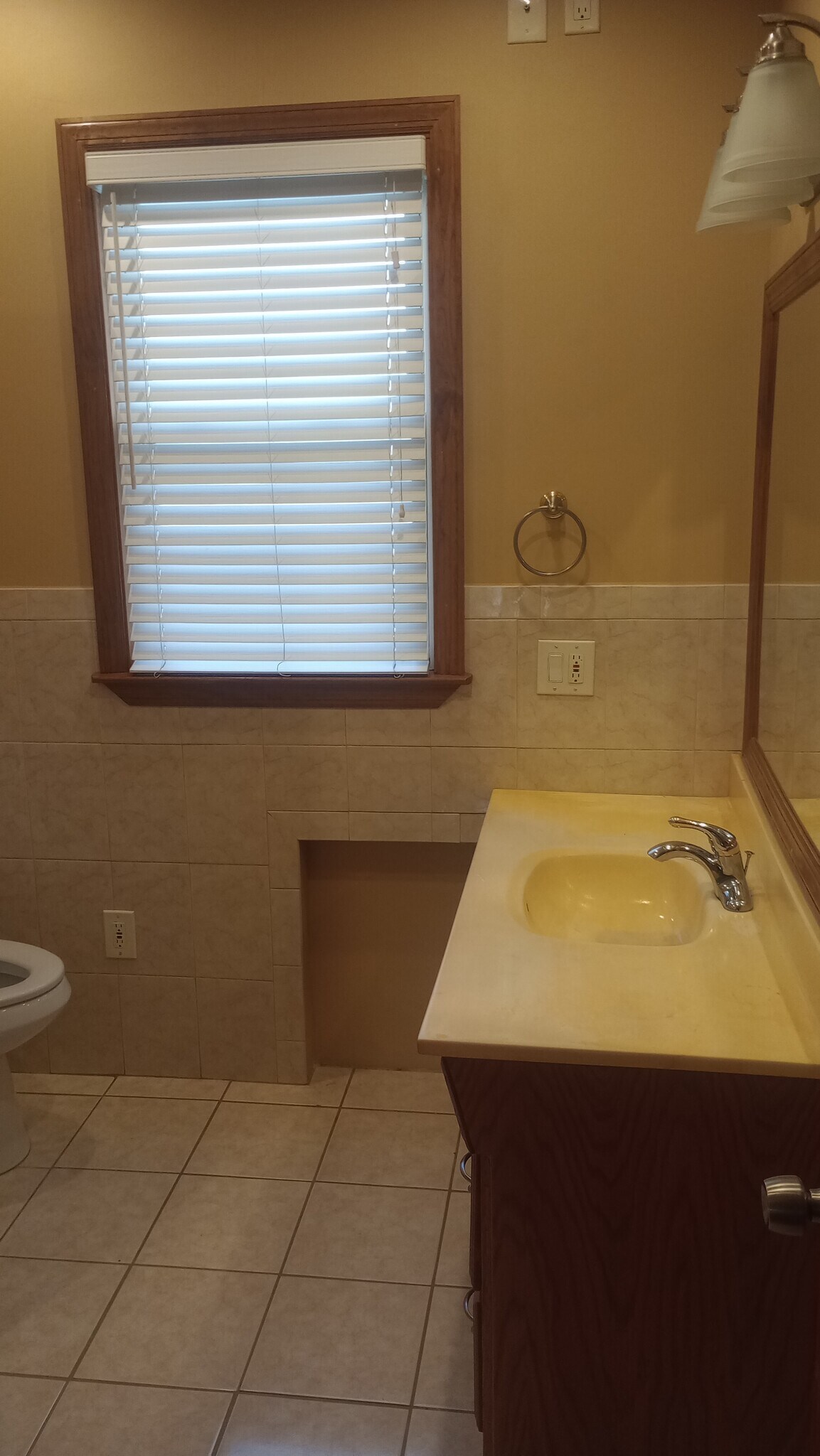 Building Photo - 12 Hillside Ave