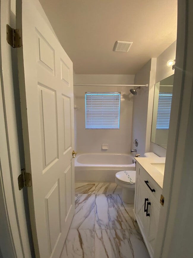 Building Photo - Home for rent in 55+ gated community