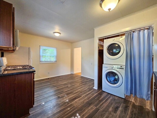 Building Photo - 1408 Harpst St