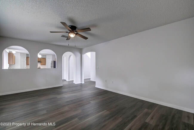 Building Photo - 6322 Grapewood Rd