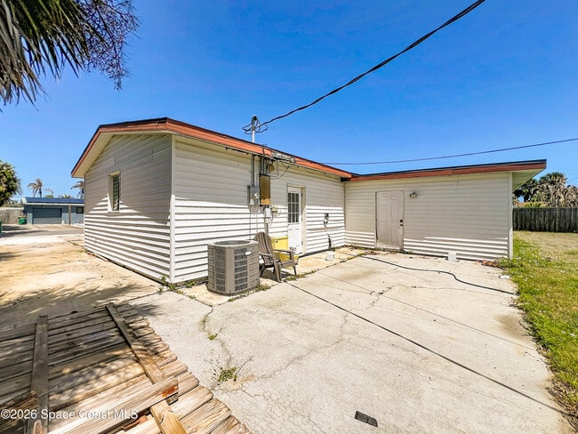 Building Photo - 122 Eden Ave