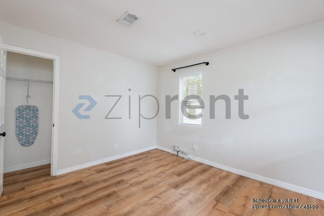 Building Photo - 909 E 28th Ave