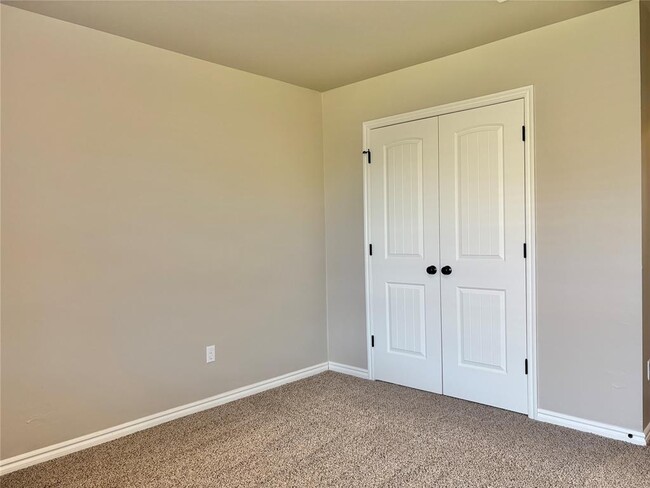 Building Photo - 517 SW 44th St