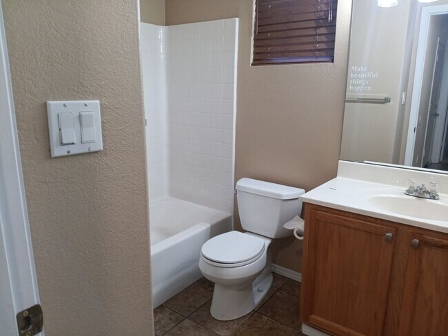 Building Photo - 3 Bedroom, 2 Bathroom Home! Schedule a Showing Today!