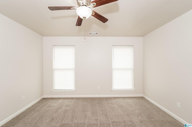 Building Photo - 975 Moonlite Dr