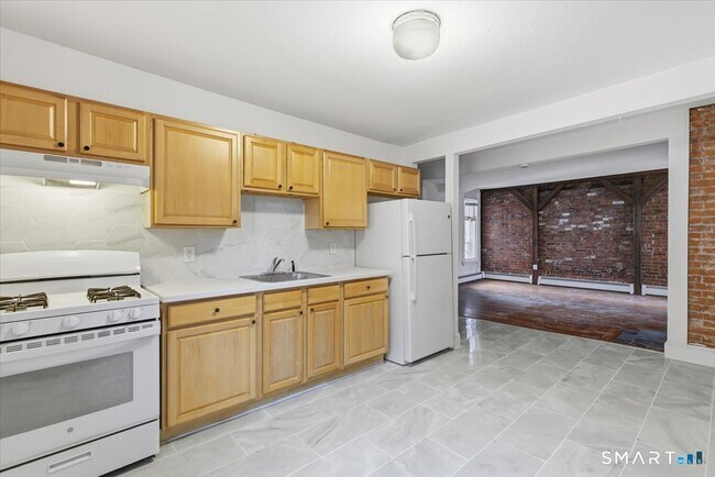 Building Photo - 251 Lawrence St