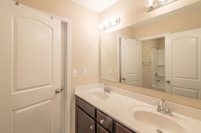 Building Photo - Third month rent free if you sign a lease before 01/31! Spacious 4 Bedroom, 3.5 Bath Home for Ren...