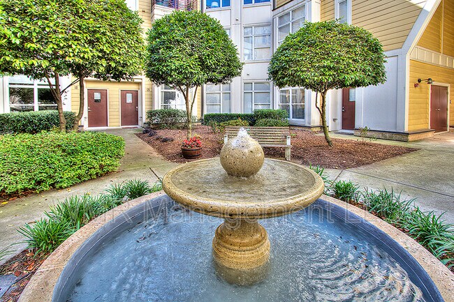 Building Photo - 2125 Southend Dr