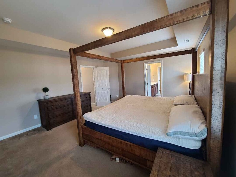 Building Photo - Room in House on Snowy Egret Ct