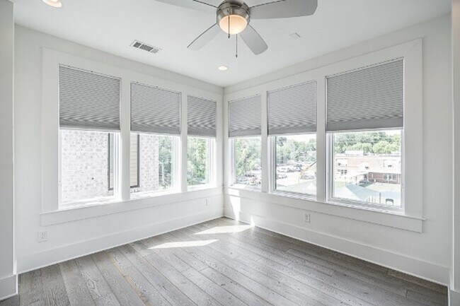 Building Photo - 3BR Germantown Townhome in the Heart of Nashville
