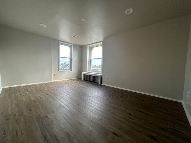 Building Photo - 312 N 14th St
