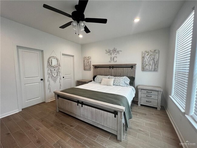 Building Photo - 23 El Paso Dr