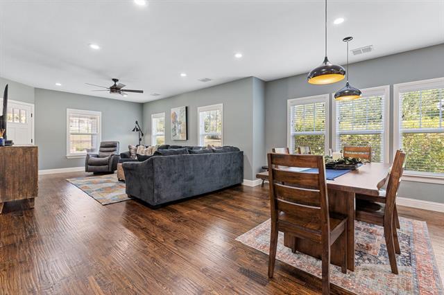 Building Photo - 607 S Alamo St