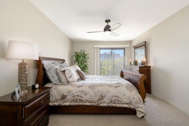 Building Photo - Move-In Ready 2BR/2BA Condo in Prime Cortez Hill Location!