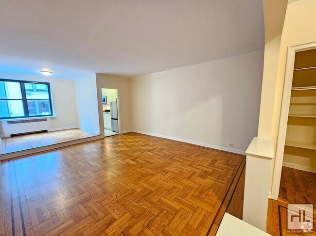 Building Photo - 124 E 24th St
