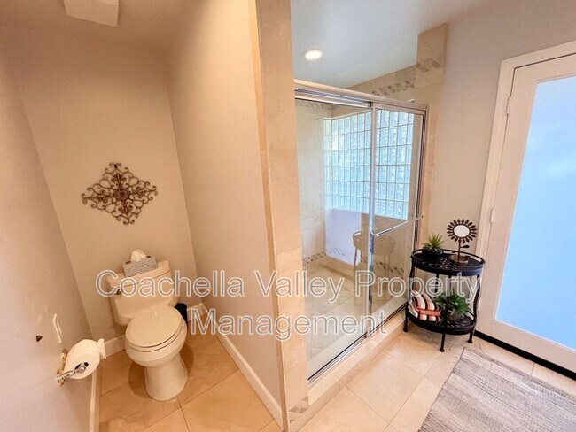 Building Photo - 48550 Valley View Dr