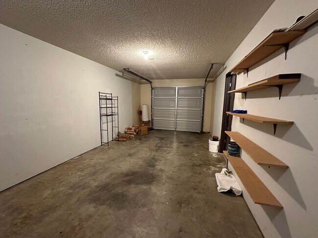 Building Photo - Application Pending - 3 Bedroom Condo for Rent - Hood River