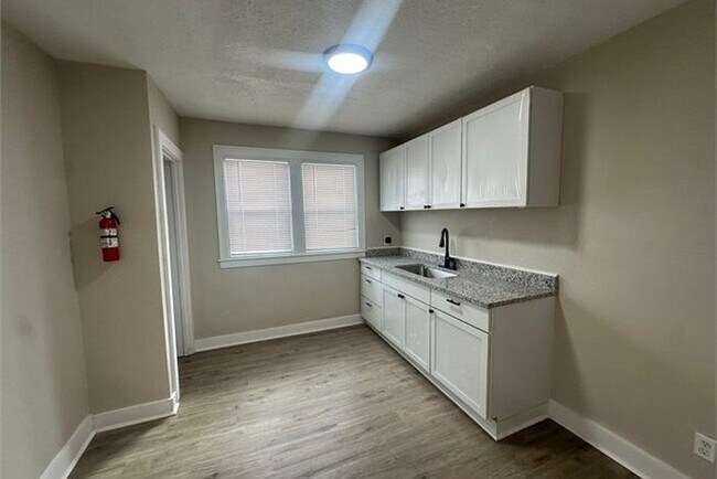 Building Photo - Fully Renovated 3-Bedroom Home – Move-In R...