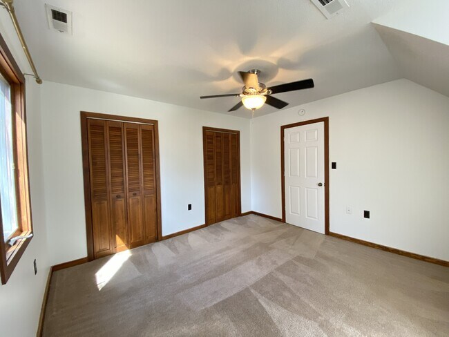 Building Photo - 45 Lookout Point