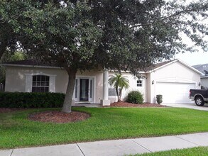 Building Photo - Newly carpeted  3 bedroom and 2 bath home ...