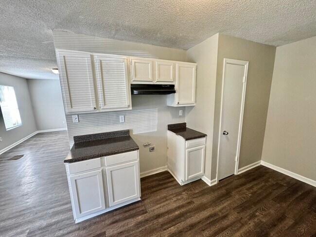 Building Photo - 1730 Swift St