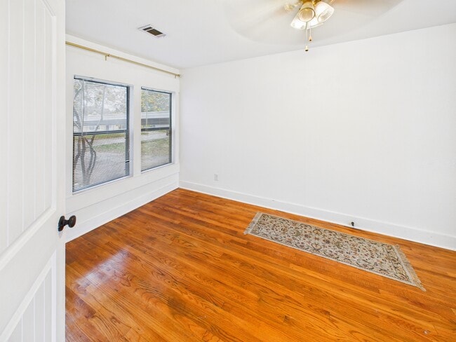 Building Photo - 1206 E 30th St