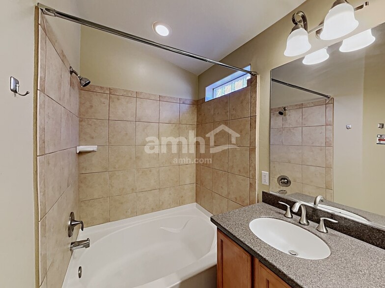 Building Photo - 4013 E Shadow Branch Dr