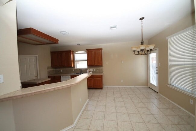 Building Photo - 2408 Cranberry Cove