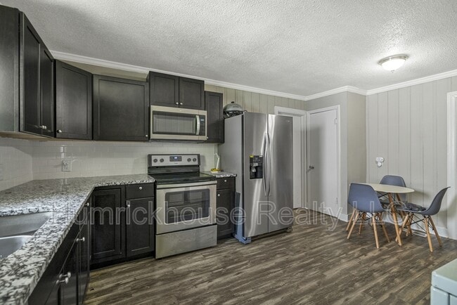 Building Photo - 2320 Olando St