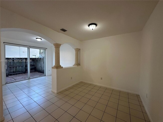 Building Photo - 2615 SE 15th Pl