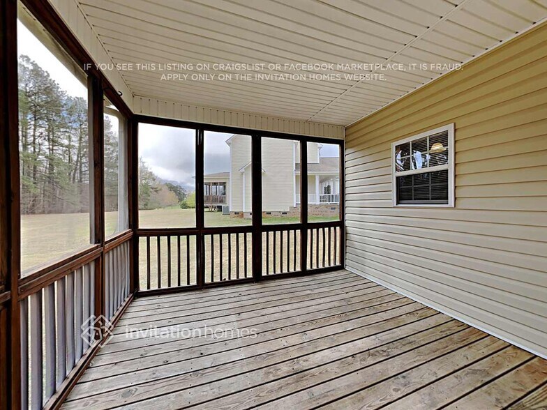 Building Photo - 700 Winding Oak Way