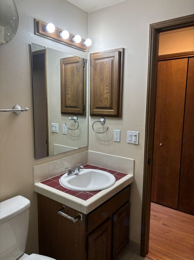 Building Photo - 3233 Jeri Dr NE