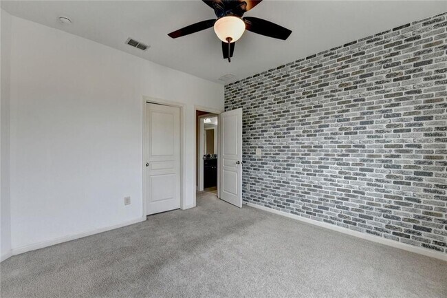 Building Photo - 2540 Maple Ridge Ln