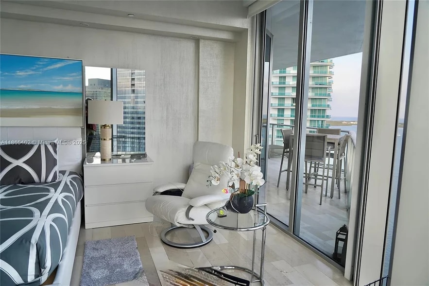 Building Photo - 1300 Brickell Bay Dr