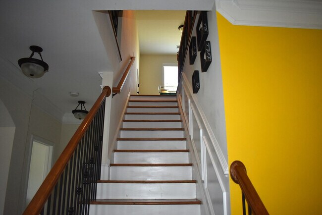 Building Photo - 2190 Harborview Dr
