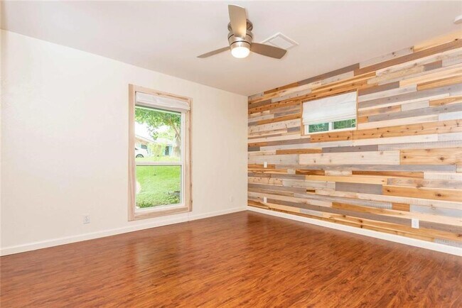 Building Photo - 3302 Catalina Dr