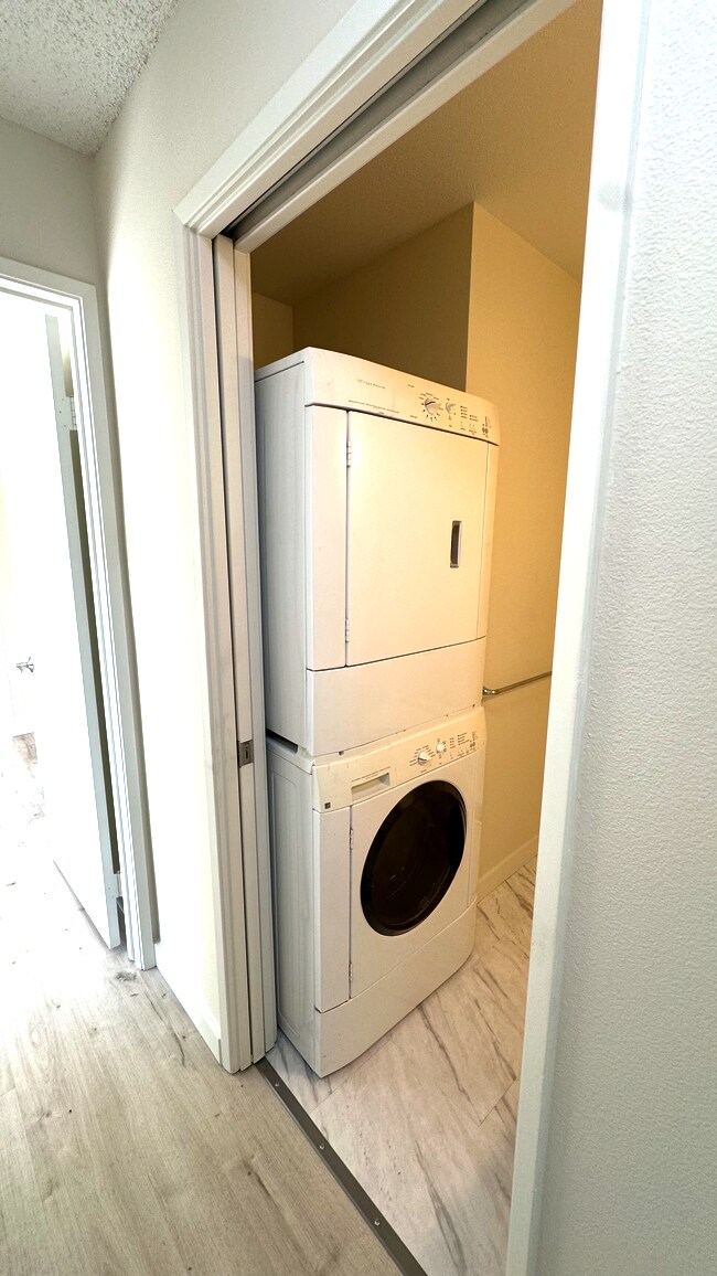 Washer & Dryer - 91-238 Hanapouli Cir
