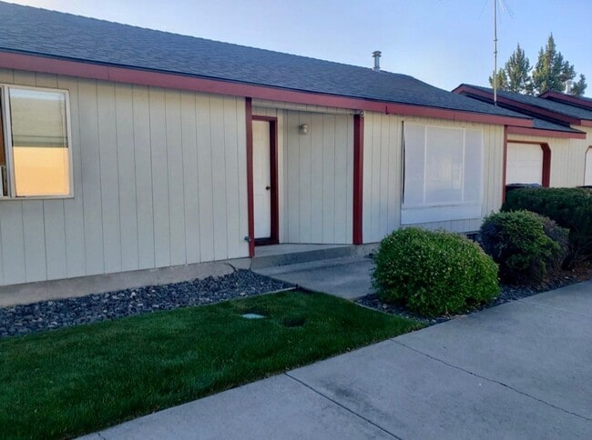 Building Photo - 2144-2146 SW Reindeer