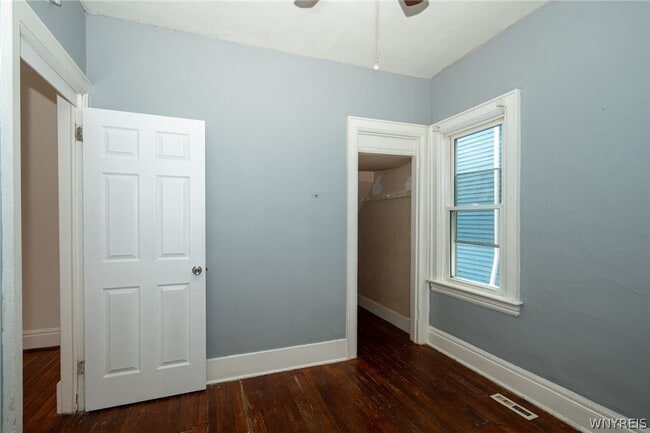 Building Photo - 11 Hoyt St