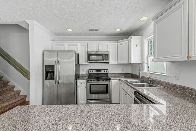 Building Photo - 105 Kenan Lp
