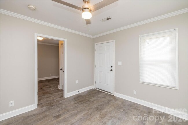 Building Photo - 627 Colston St