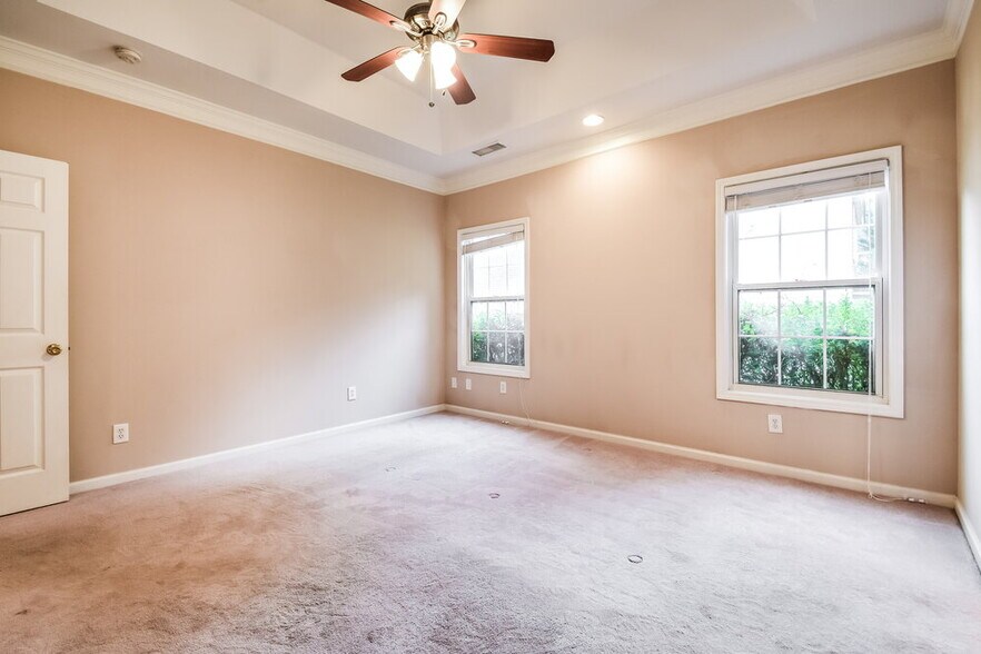 Building Photo - 173 Weatherstone Dr