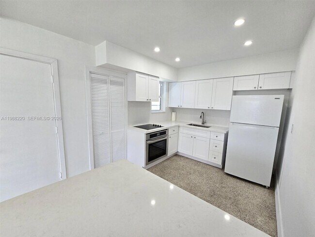 Building Photo - 3245 SW 88th Ct