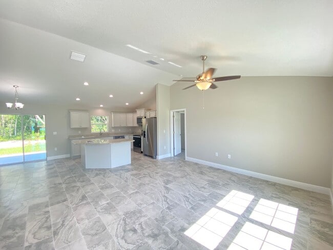 Building Photo - Desirable SW Ocala Neighborhood 4/2/2 *WON...